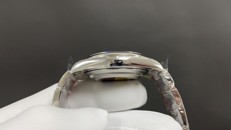 Watch0769