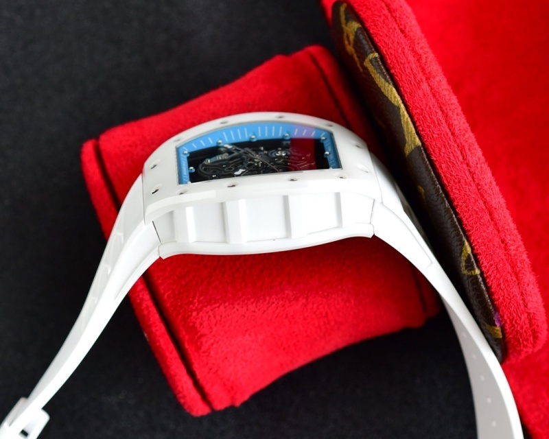 Watch0251