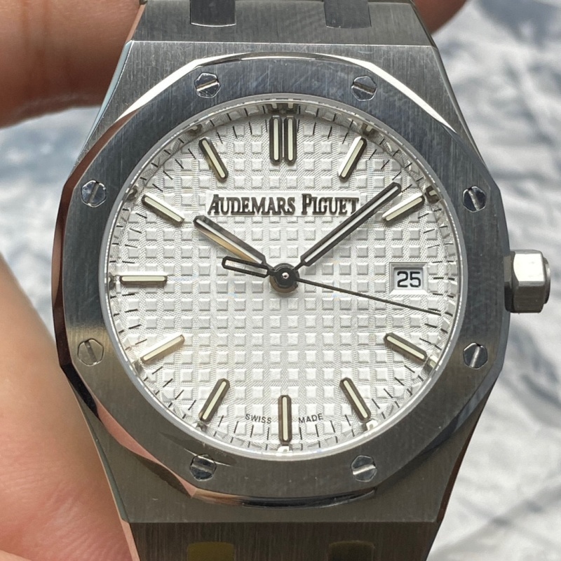 Watch0132
