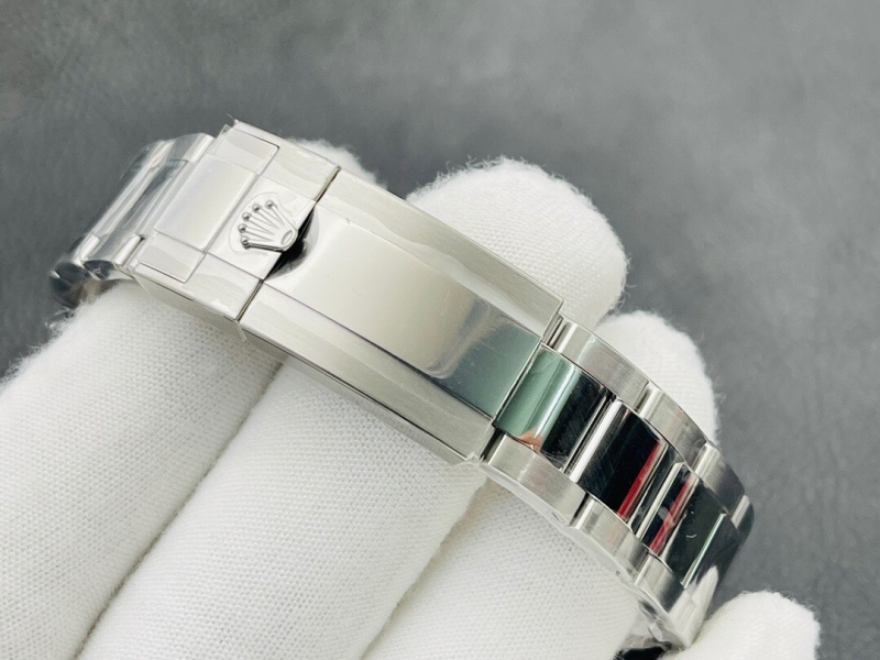 Watch0458