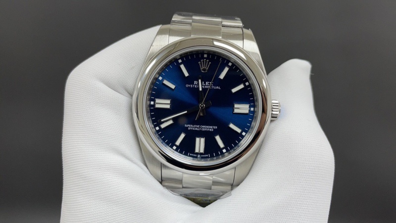 Watch0768
