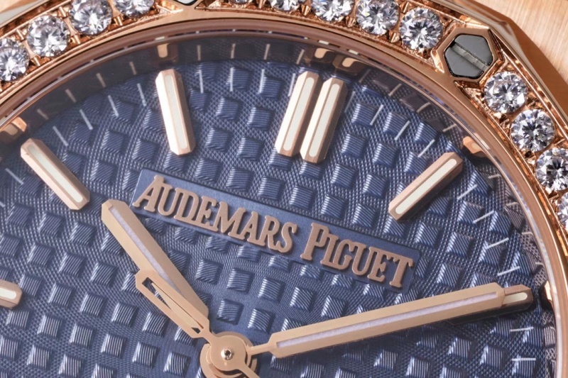 Watch0385