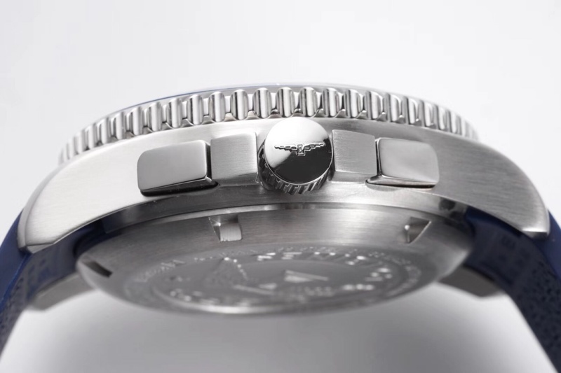 Watch0352
