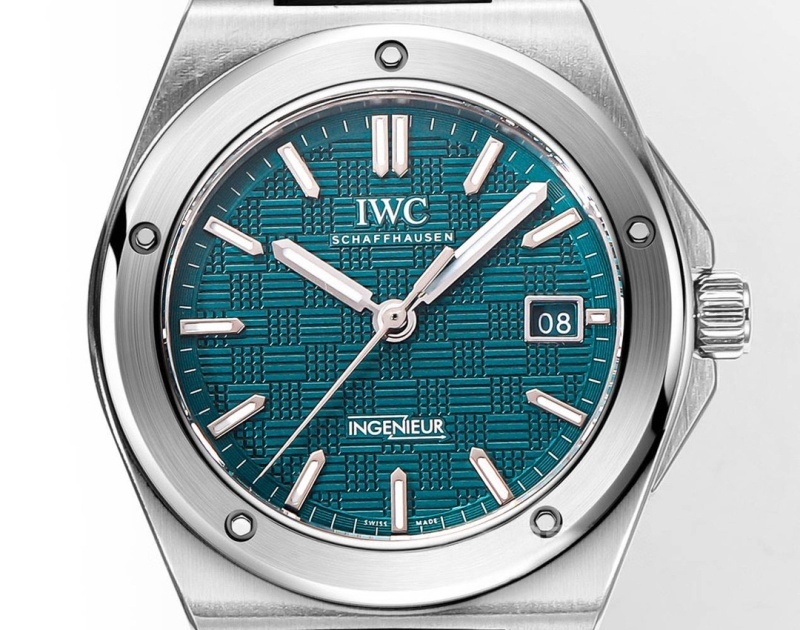 Watch0775