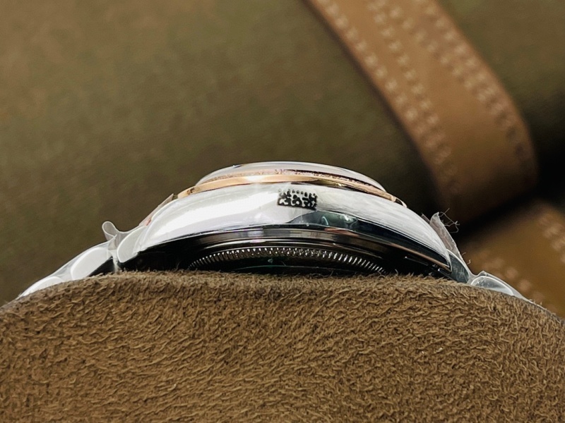 Watch0660