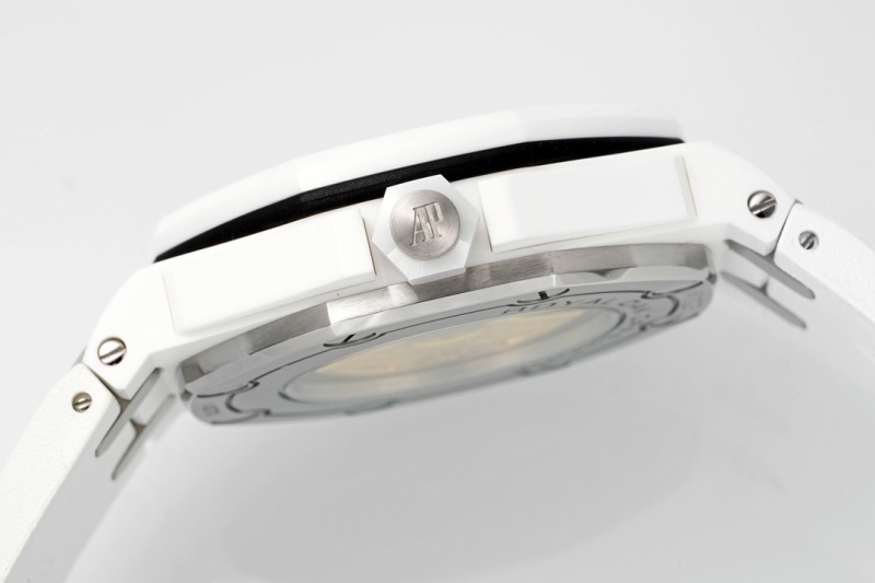 Watch0537