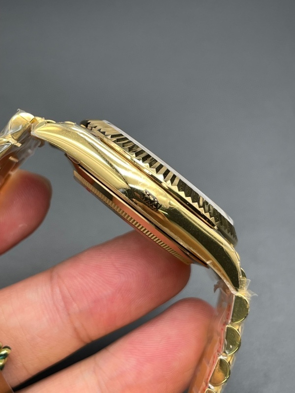 Watch0080