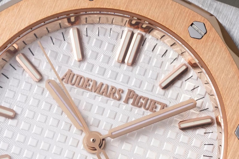 Watch0384