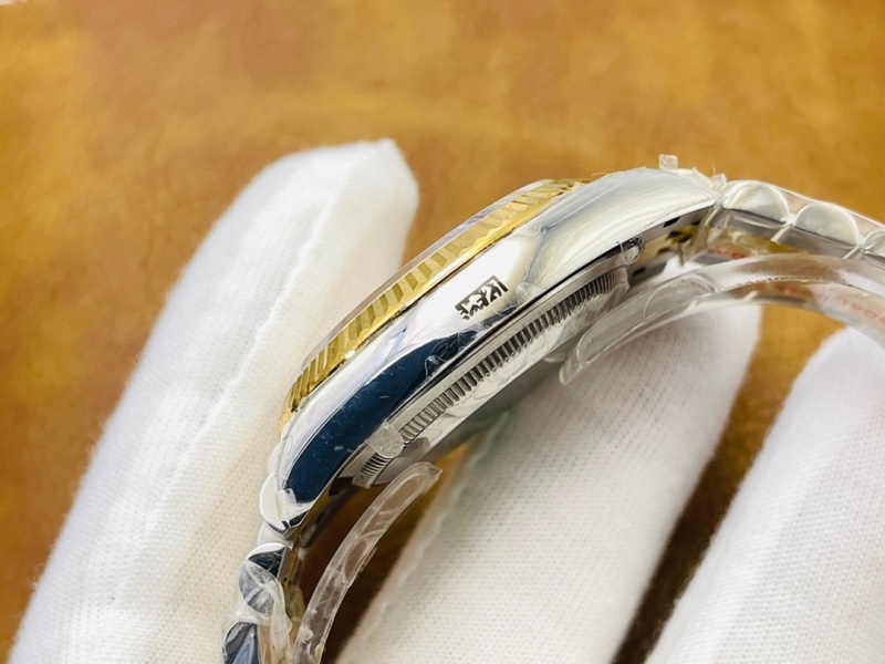 Watch0658