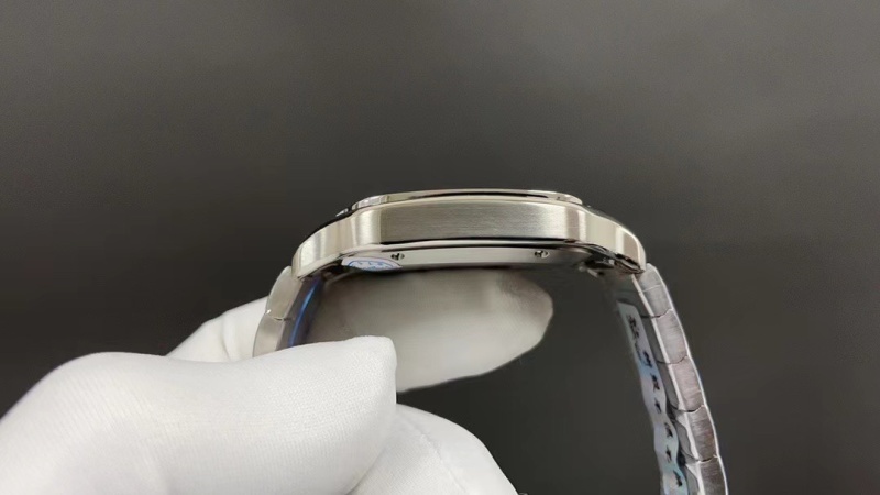 Watch0260
