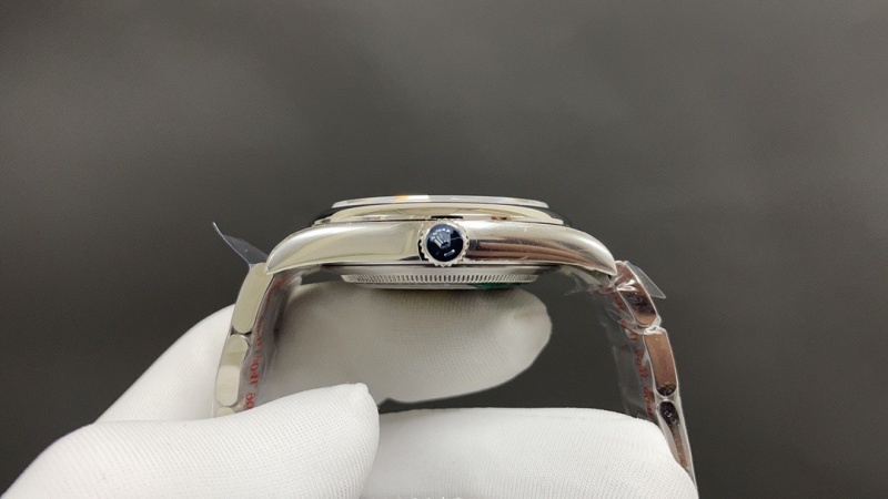 Watch0766