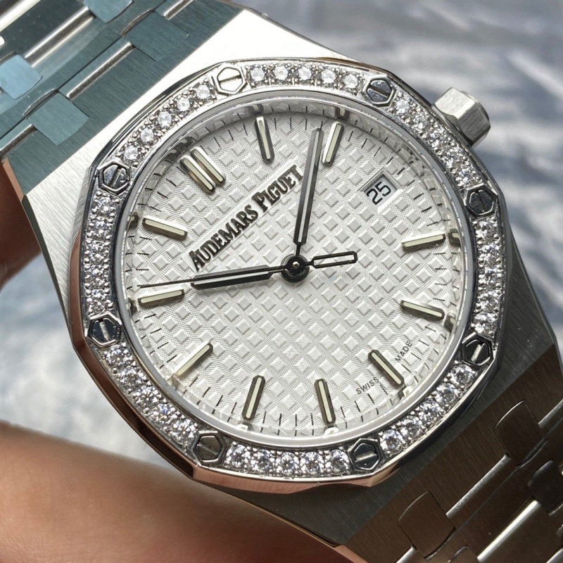 Watch0133