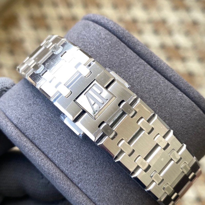 Watch0017