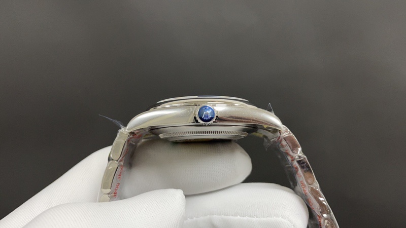 Watch0768