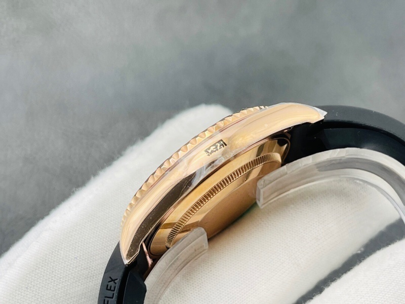 Watch0457