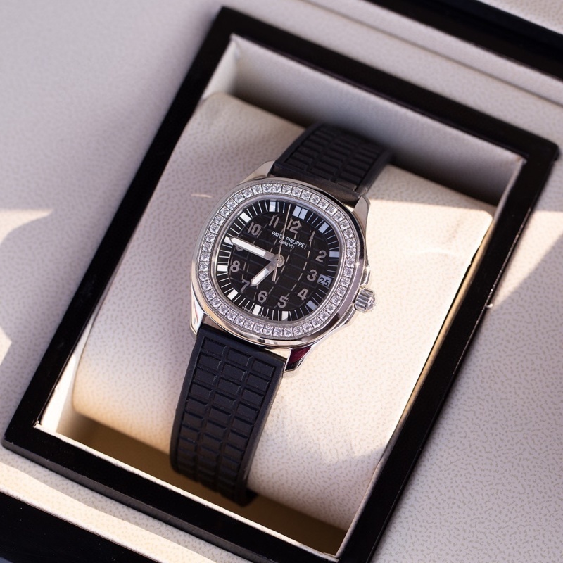 Watch0576