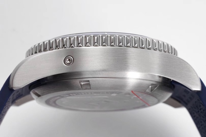 Watch0353