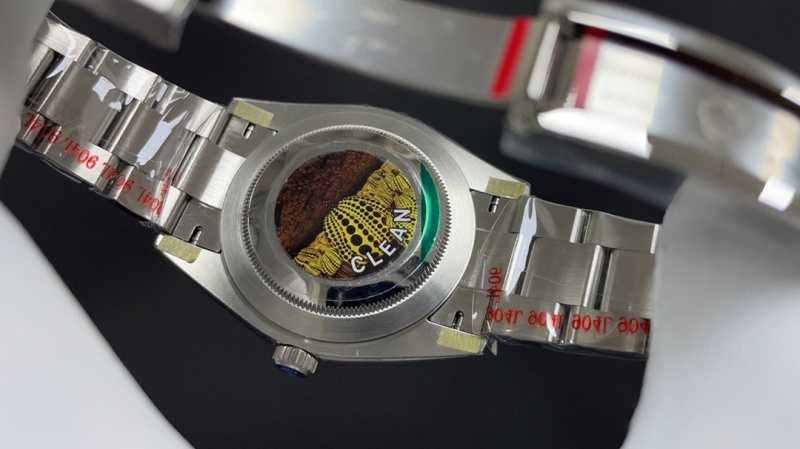 Watch0768