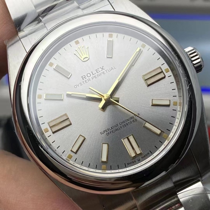 Watch0758