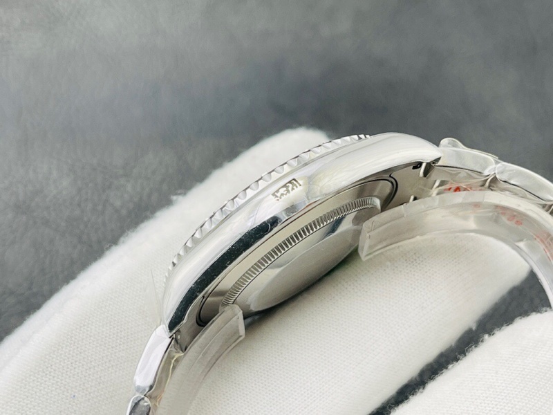 Watch0458