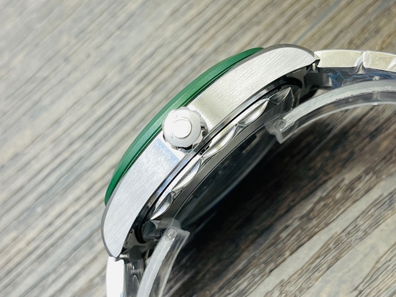 Watch0177