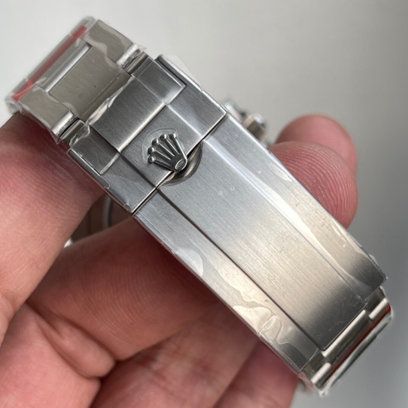 Watch0692