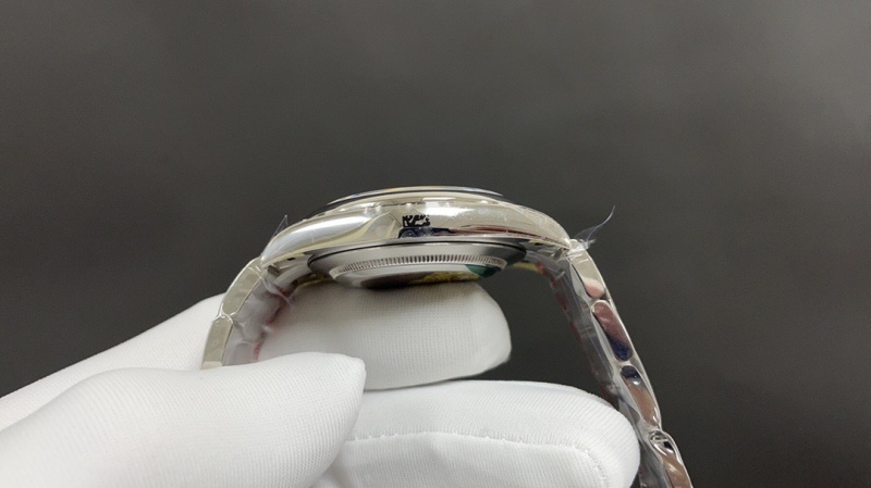 Watch0768