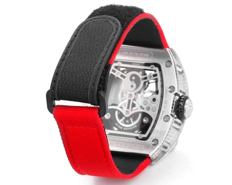 Watch0782