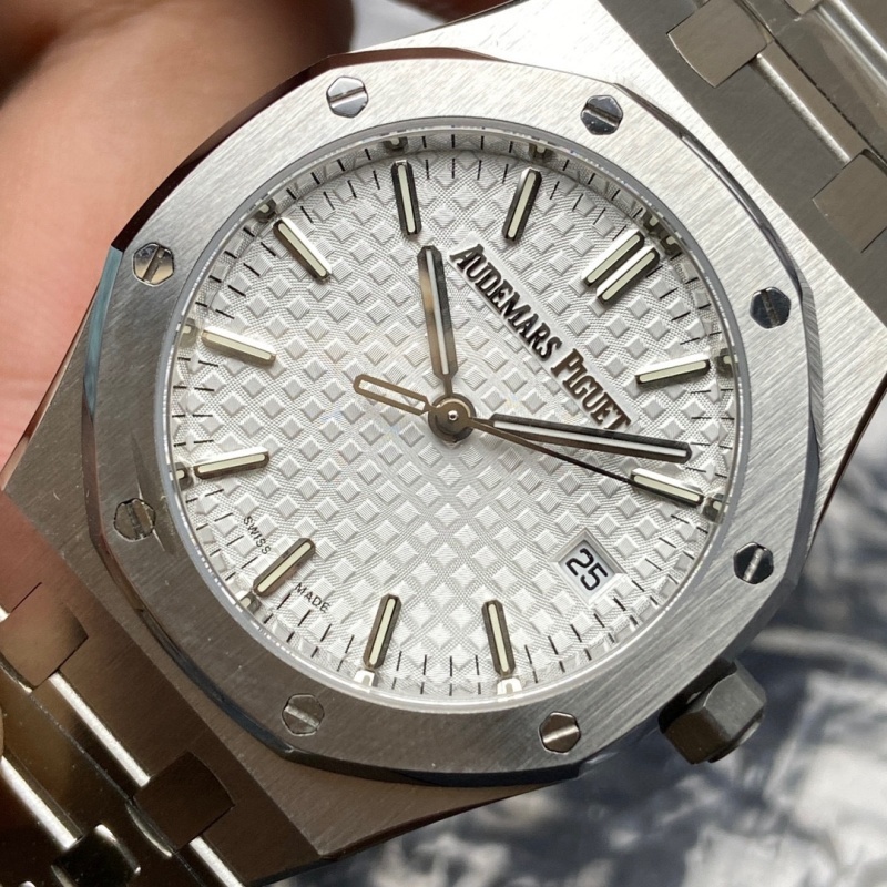 Watch0132