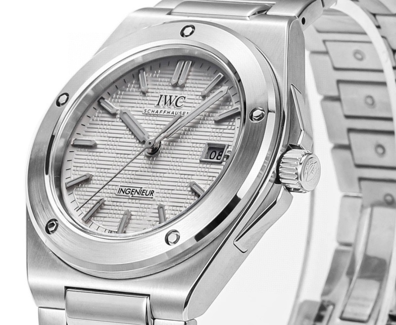 Watch0771