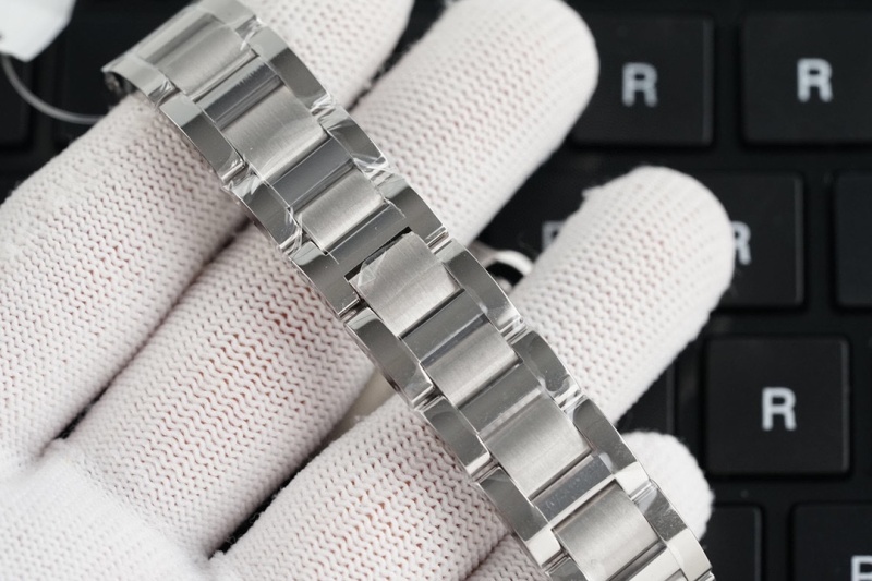 Watch0752