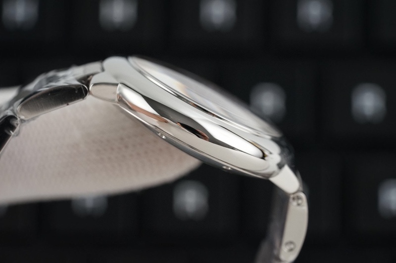 Watch0752