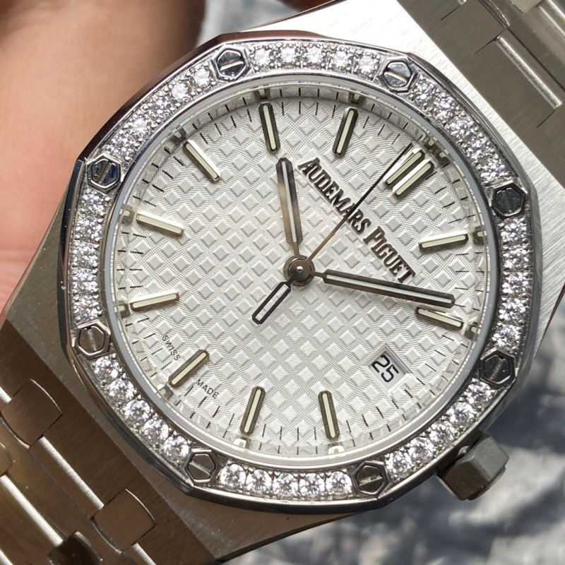 Watch0133