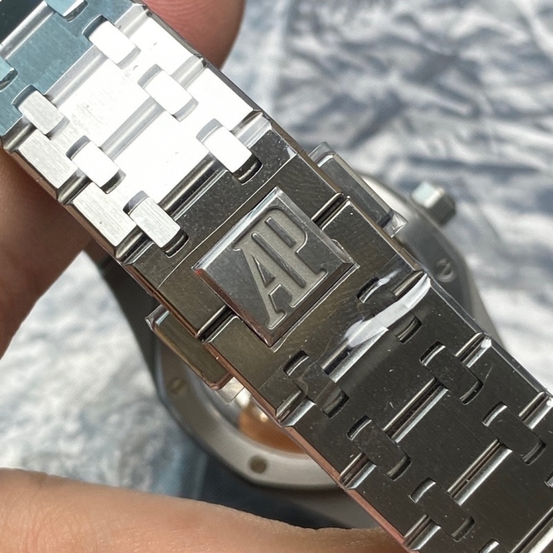 Watch0133