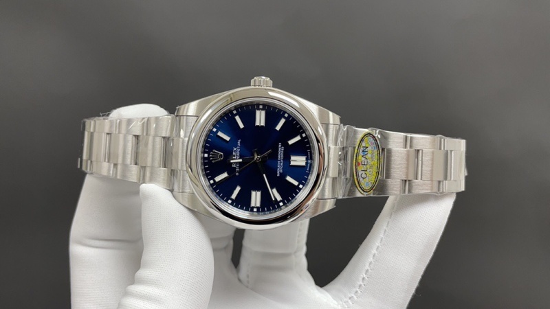 Watch0768