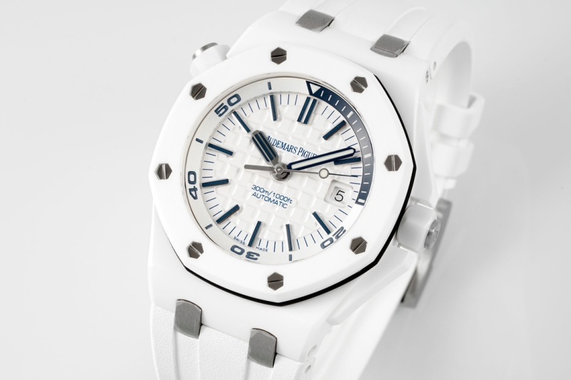 Watch0537