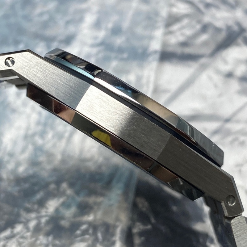 Watch0133