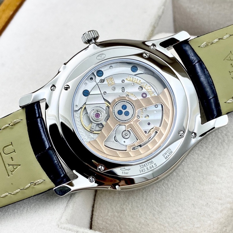 Watch0436