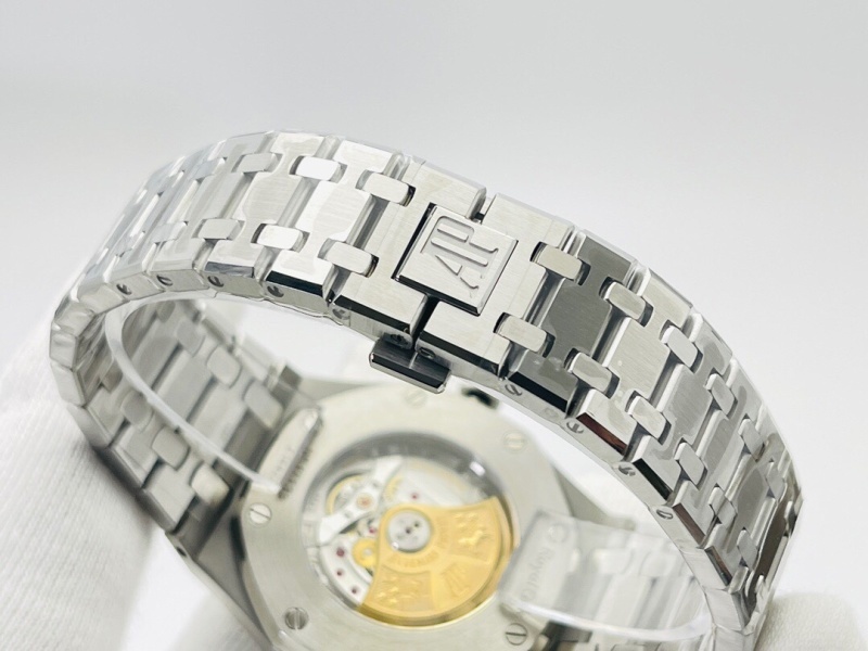 Watch0050