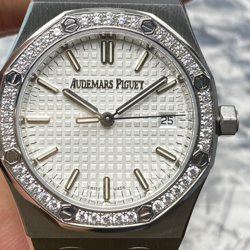 Watch0133