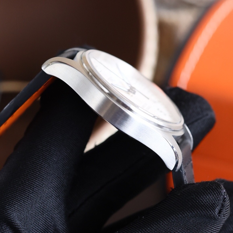Watch0380