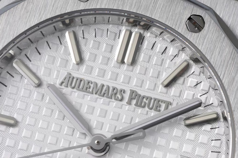 Watch0388