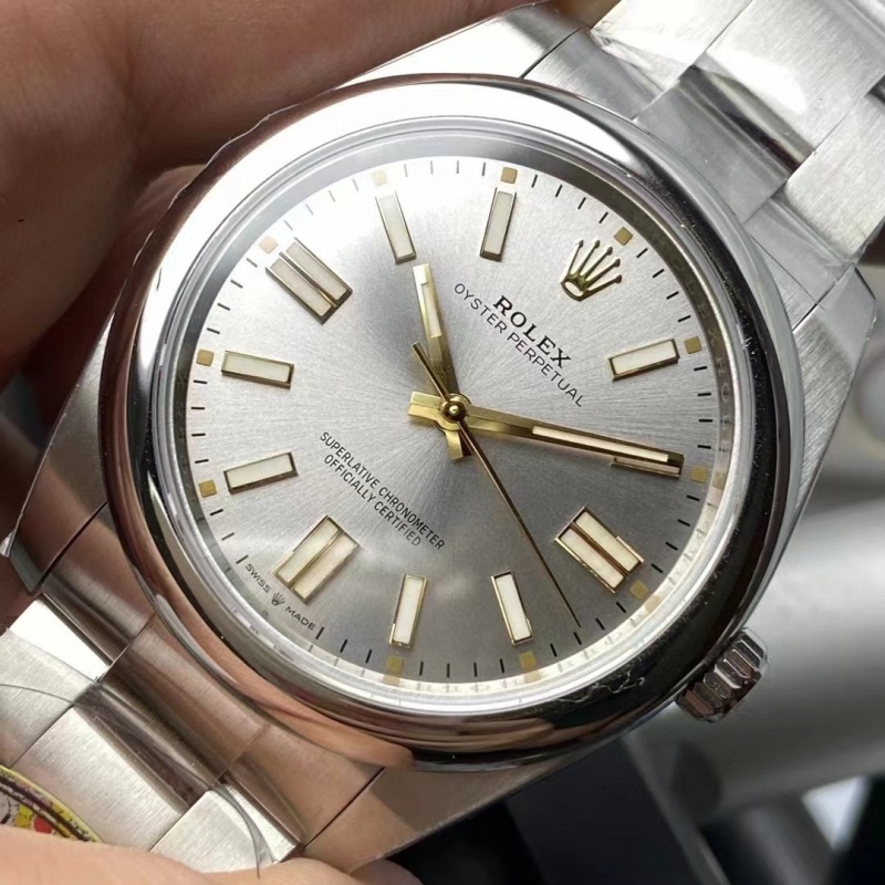 Watch0758