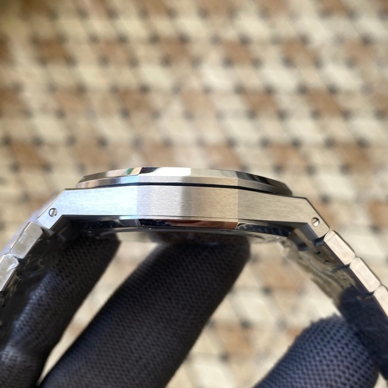 Watch0015