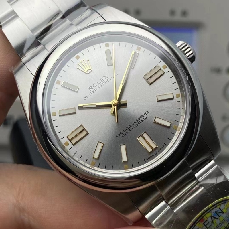 Watch0758