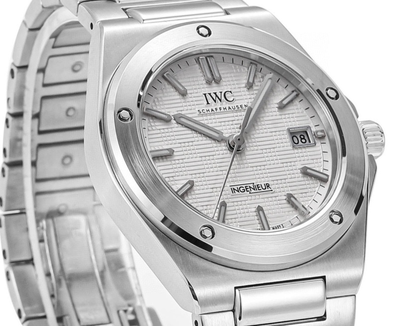 Watch0771