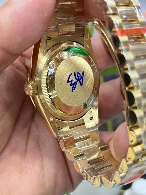 Watch0798