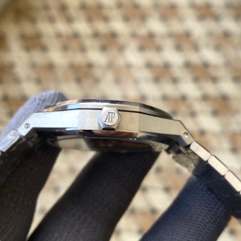 Watch0016