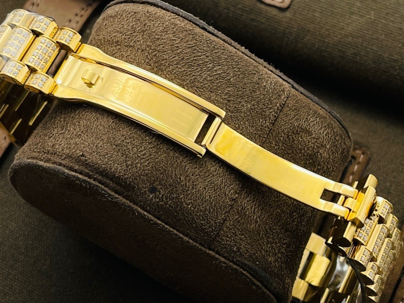 Watch0294