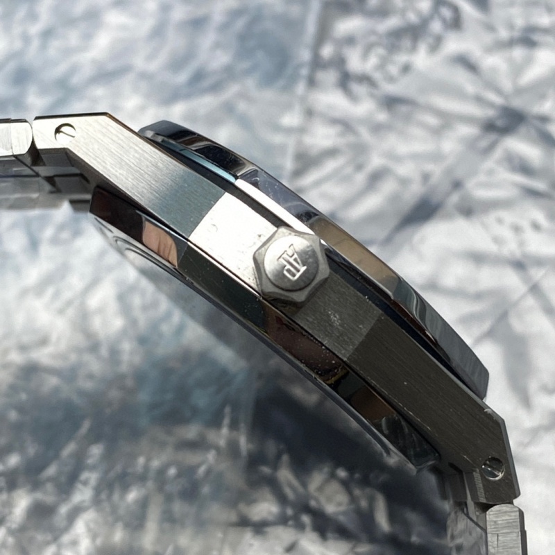 Watch0133